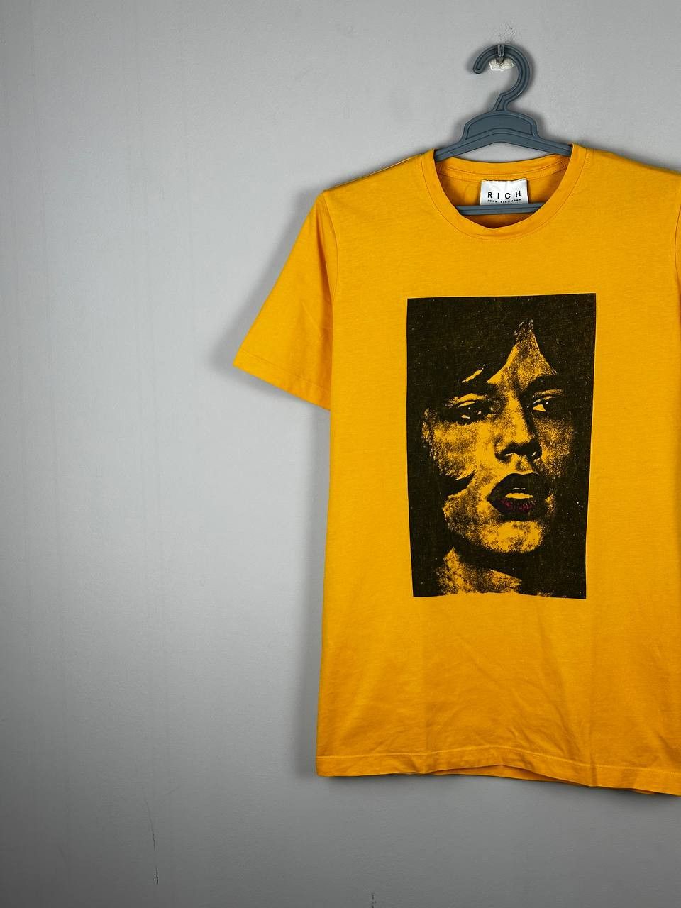 John Richmond John Richmond Portreit Girl Face T Shirt Size US M / EU 48-50 / 2 - 2 Thumbnail