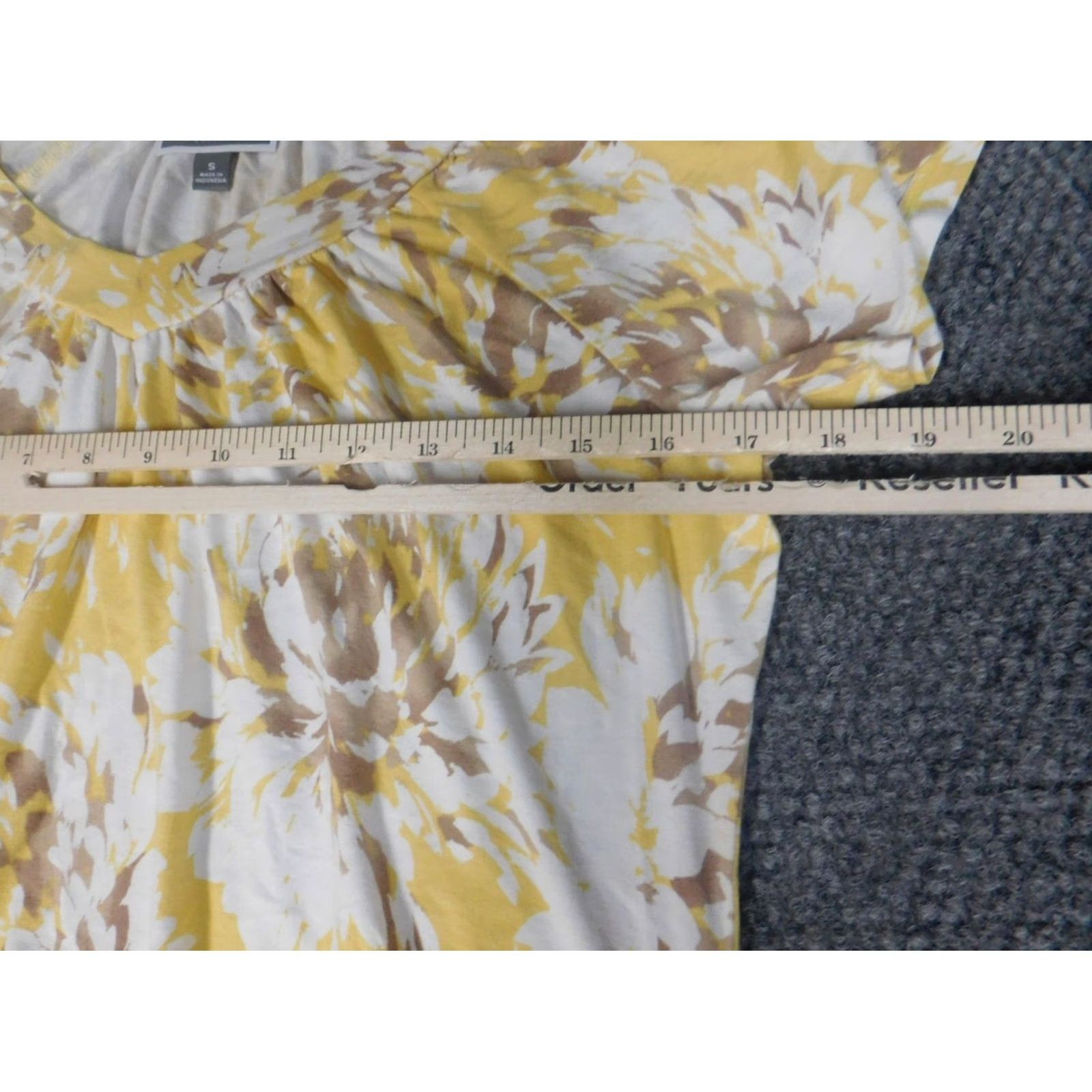 JM Collection JM Collection top Womens Small yellow geometric crew neck pullover blouse stretch knit Short Sleeve Regular fit, Button accents, Casual Size S / US 4 / IT 40 - 5 Thumbnail