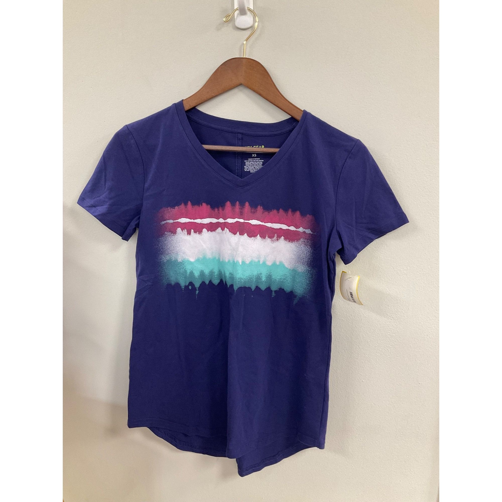 Tek Gear Tek Gear Womens XS V-Neck Tee With Colorful Striped Design Size XS / US 0-2 / IT 36-38 - 1 Thumbnail