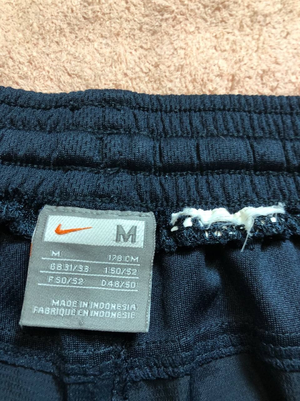 Nike vintage Nike Y2K nylon track pants in navy STREETWEAR Size US 32 / EU 48 - 2 Thumbnail