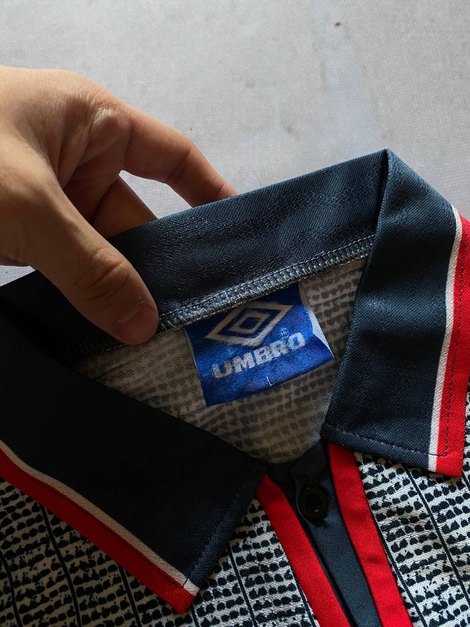 Umbro 1995/1996 Umbro Manchester United Retro Away Soccer Jersey Size US L / EU 52-54 / 3 - 8 Thumbnail