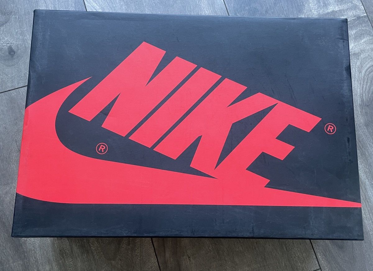 Jordan Brand × Nike New Nike Jordan 1 Retro Hi OG WMNS Satin Black Toe sneaker Size US 11 / IT 41 - 8 Thumbnail