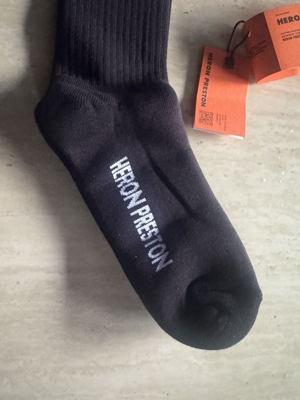 Heron Preston Heron Preston Globe Logo Crew Socks in Black (MEDIUM) Size ONE SIZE - 5 Thumbnail