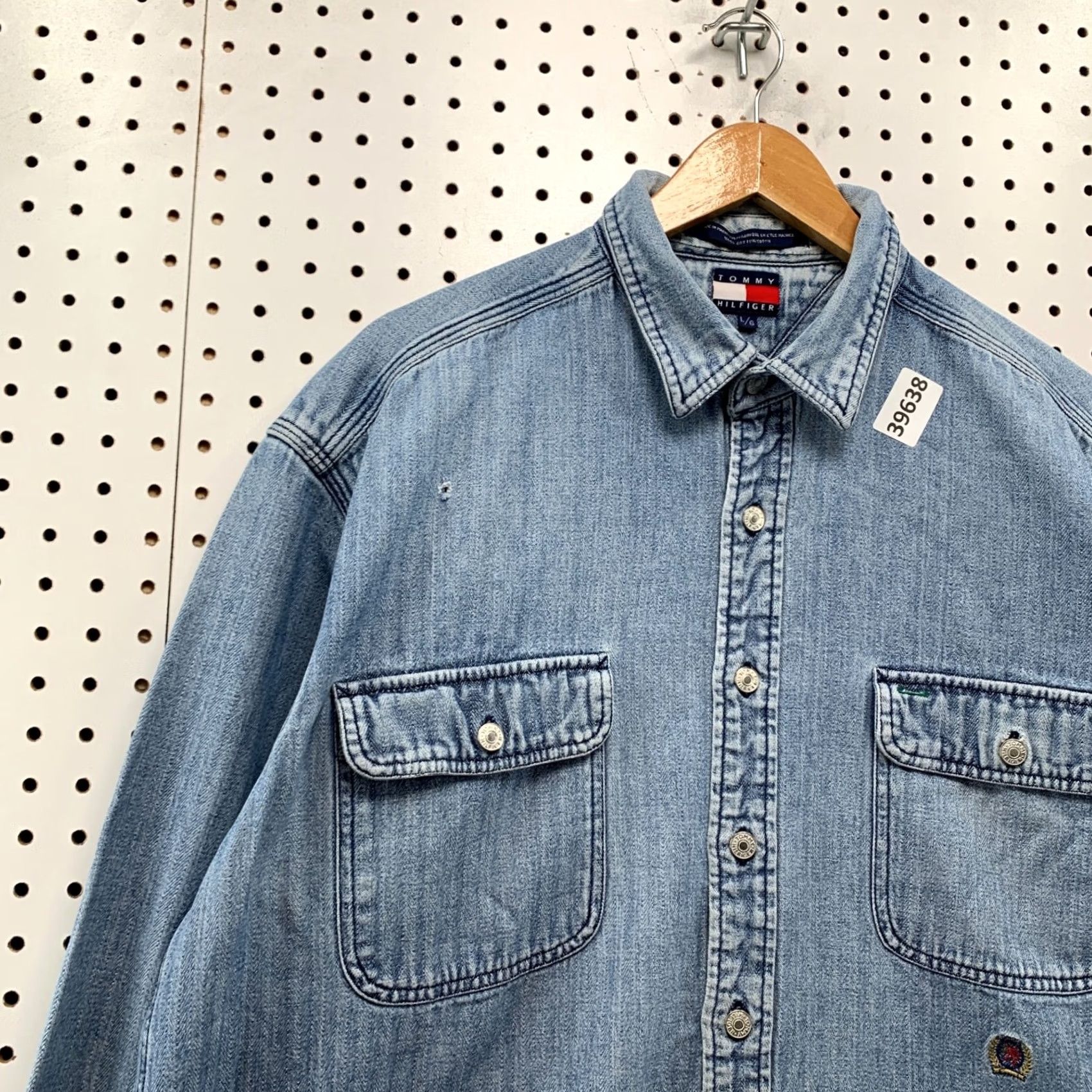 Tommy Hilfiger VINTAGE Tommy Hilfiger Shirt Mens Large Blue Pocket Button Denim Size US L / EU 52-54 / 3 - 7 Thumbnail