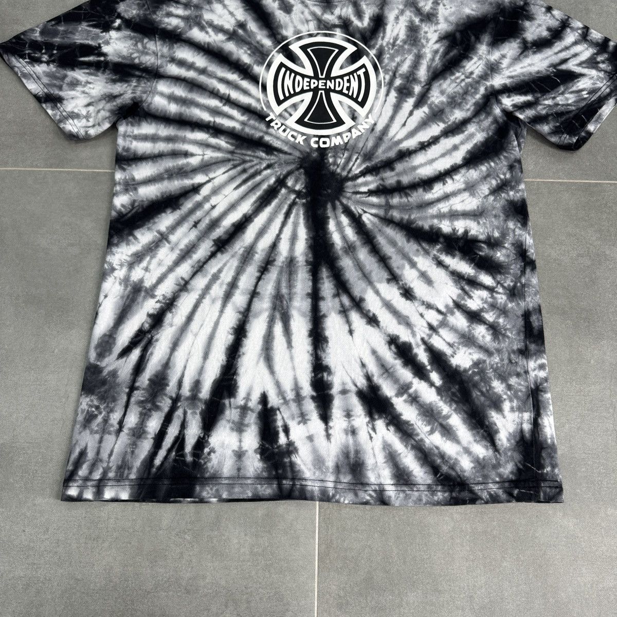 Independent Truck Co. Independent Truck Company Tie Dye Y2K T-Shirt Men Size M Size US M / EU 48-50 / 2 - 4 Thumbnail