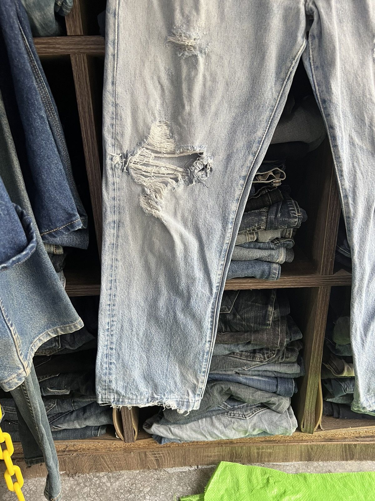 Levi's Vintage Clothing 🔥Vintage Levis 501 Button 532 Distressed Denim Size US 31 - 7 Thumbnail