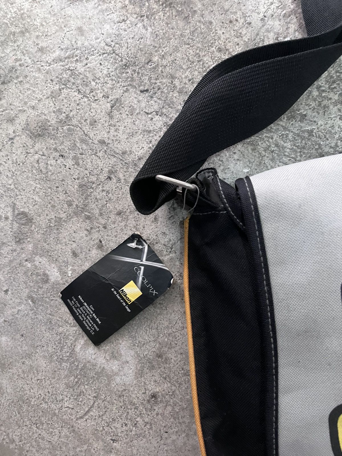 Japanese Brand × Nikon × Vintage Vintage Y2K Nikon Coolpix Slingbag Brand New Size ONE SIZE - 6 Thumbnail