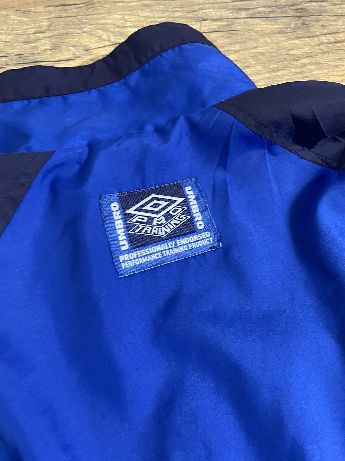 Umbro Vintage Umbro FK Haugesund Football Jacket XL Paal Wilson Size US XL / EU 56 / 4 - 14 Thumbnail
