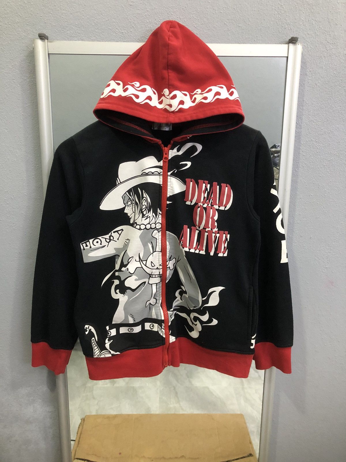 One Piece Vintage One Piece Portgas D. Ace Zip Hoodie Flame Red/Black Size US S / EU 44-46 / 1 - 1 Thumbnail