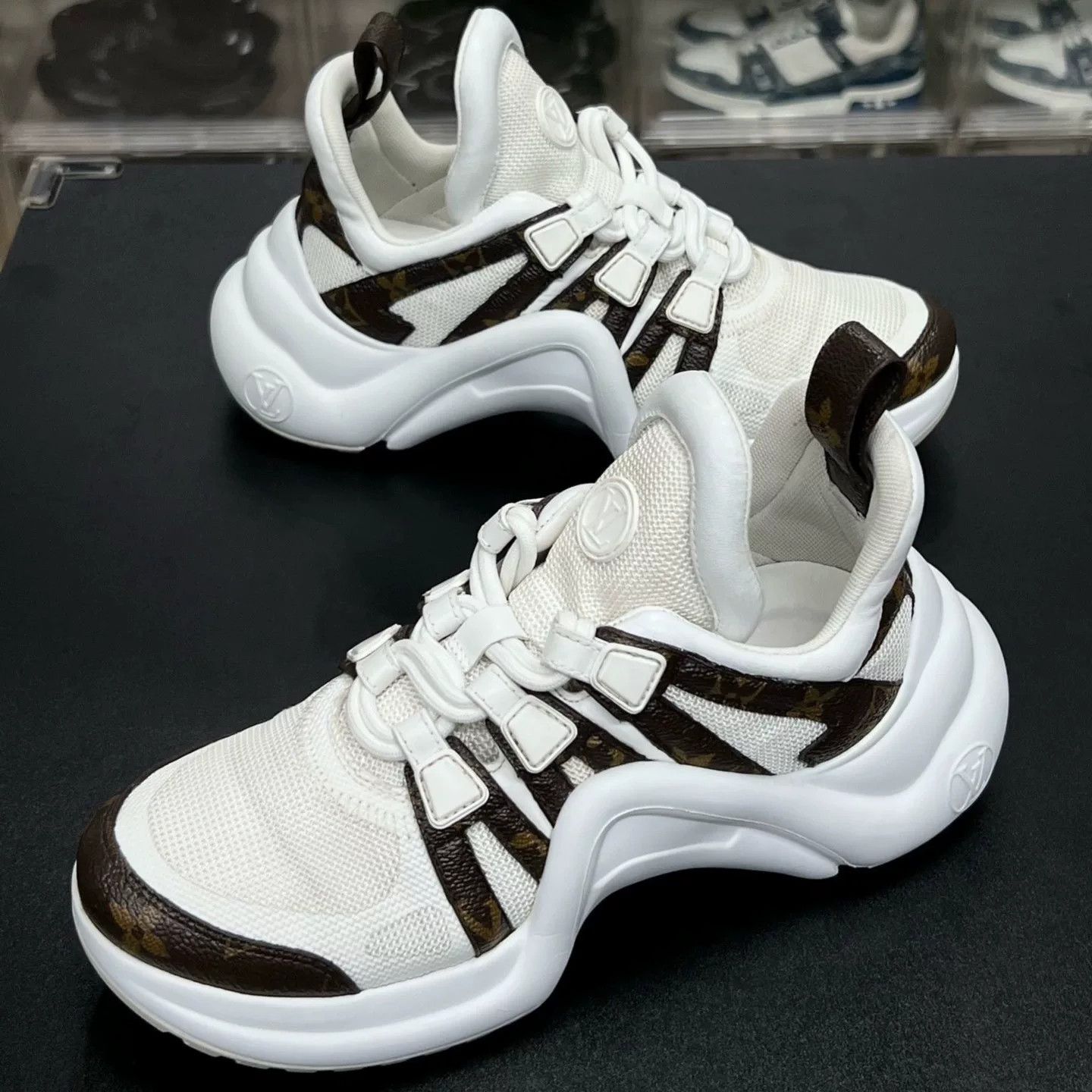 Louis Vuitton Louis Vuitton White Designer Casual Size US S / EU 44-46 / 1 - 1 Thumbnail