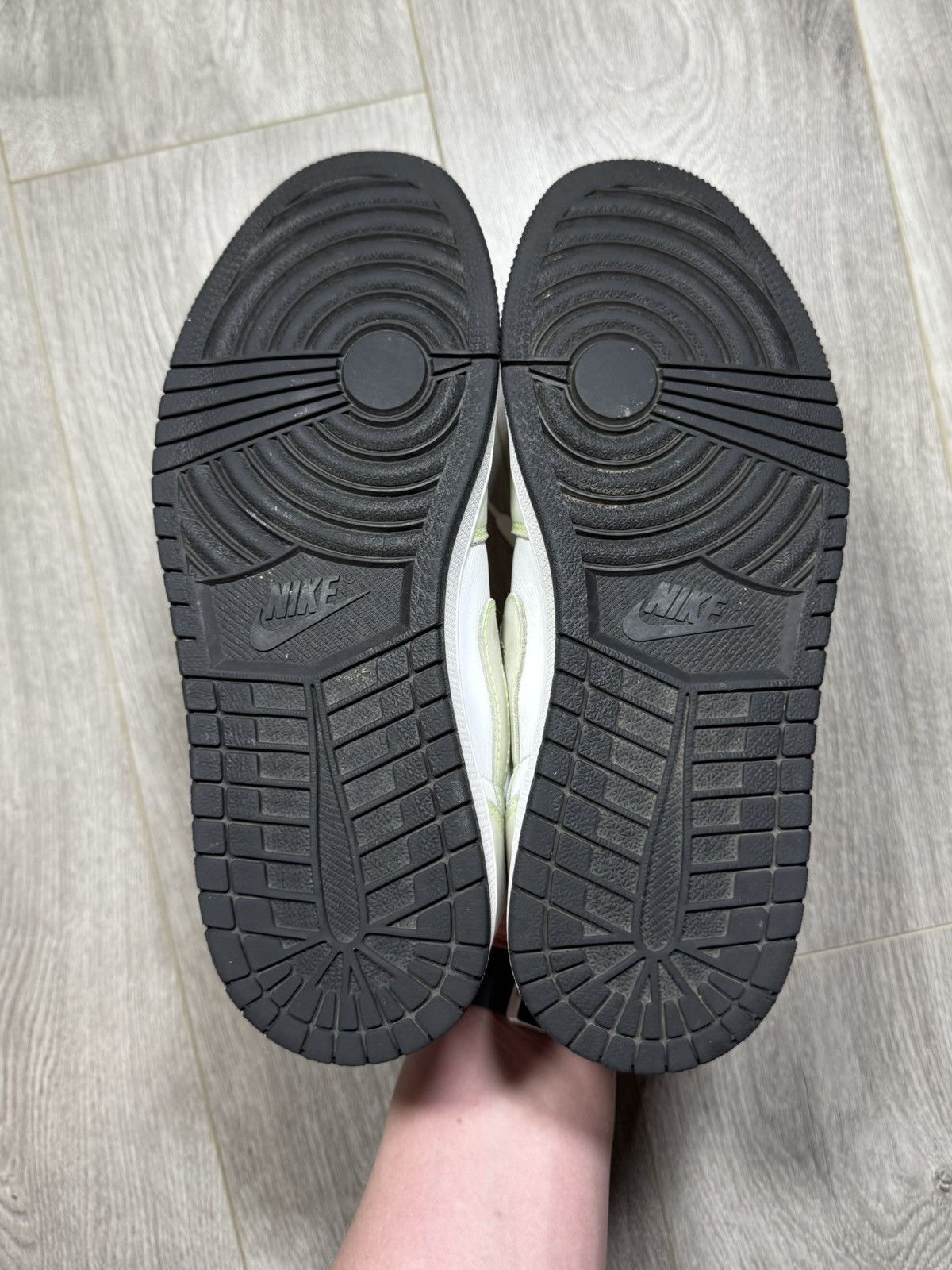 Jordan Brand × Nike Nike Air Jordan 1 Retro Low White Ghost Green Black Grey Size US 8 / EU 41 - 13 Thumbnail