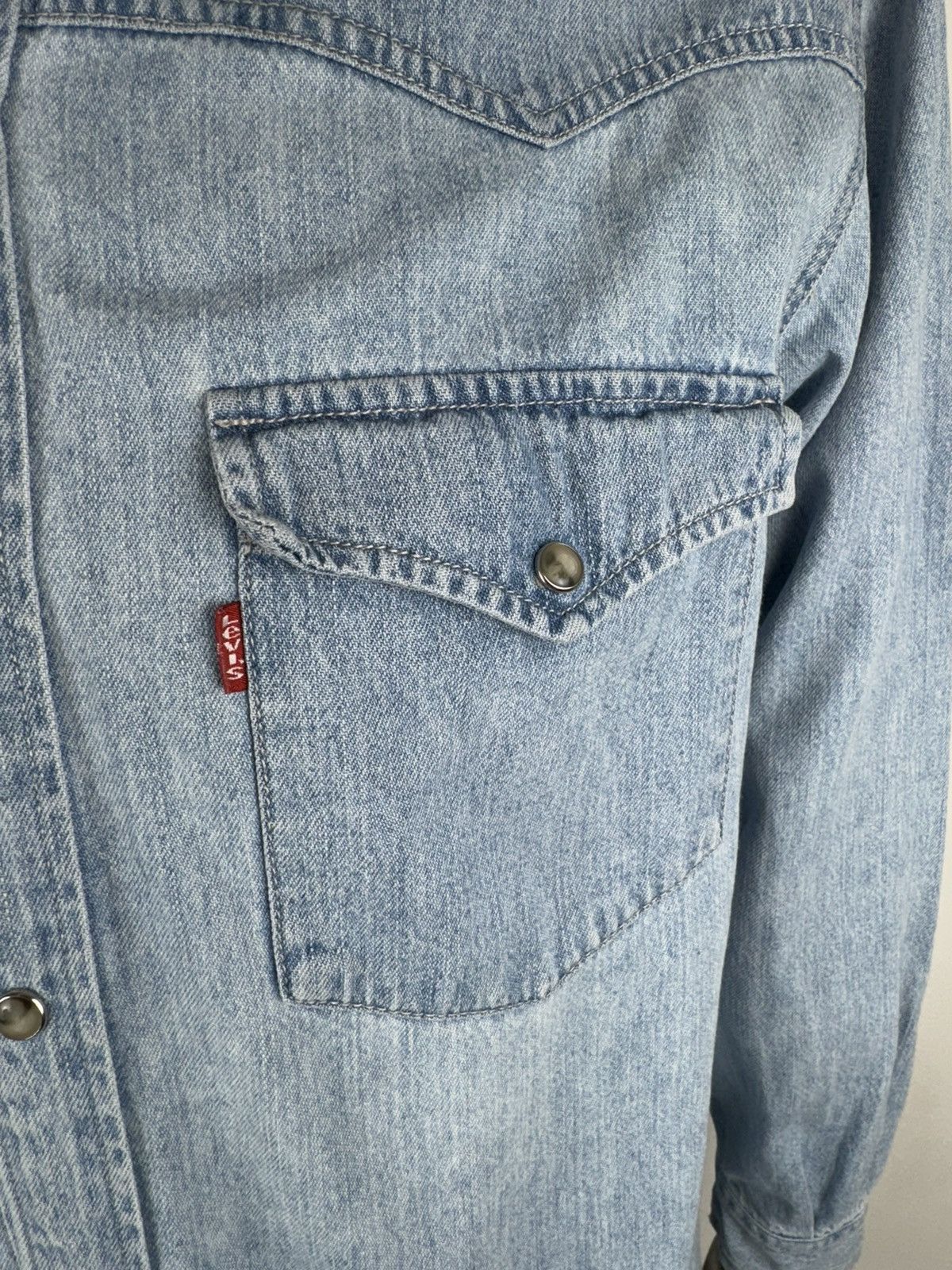 Levi's × Vintage Men’s Vintage Levi’s Long Sleeve Denim Shirt size S Size US S / EU 44-46 / 1 - 4 Thumbnail