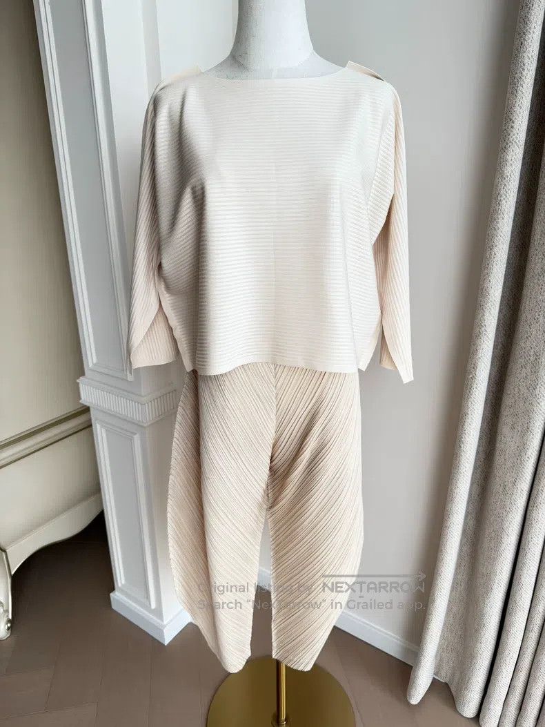 Issey Miyake Issey Miyake size:one size Beige Horizontal Striped Knit T Size XXS / US 00 / IT 34 - 1 Thumbnail