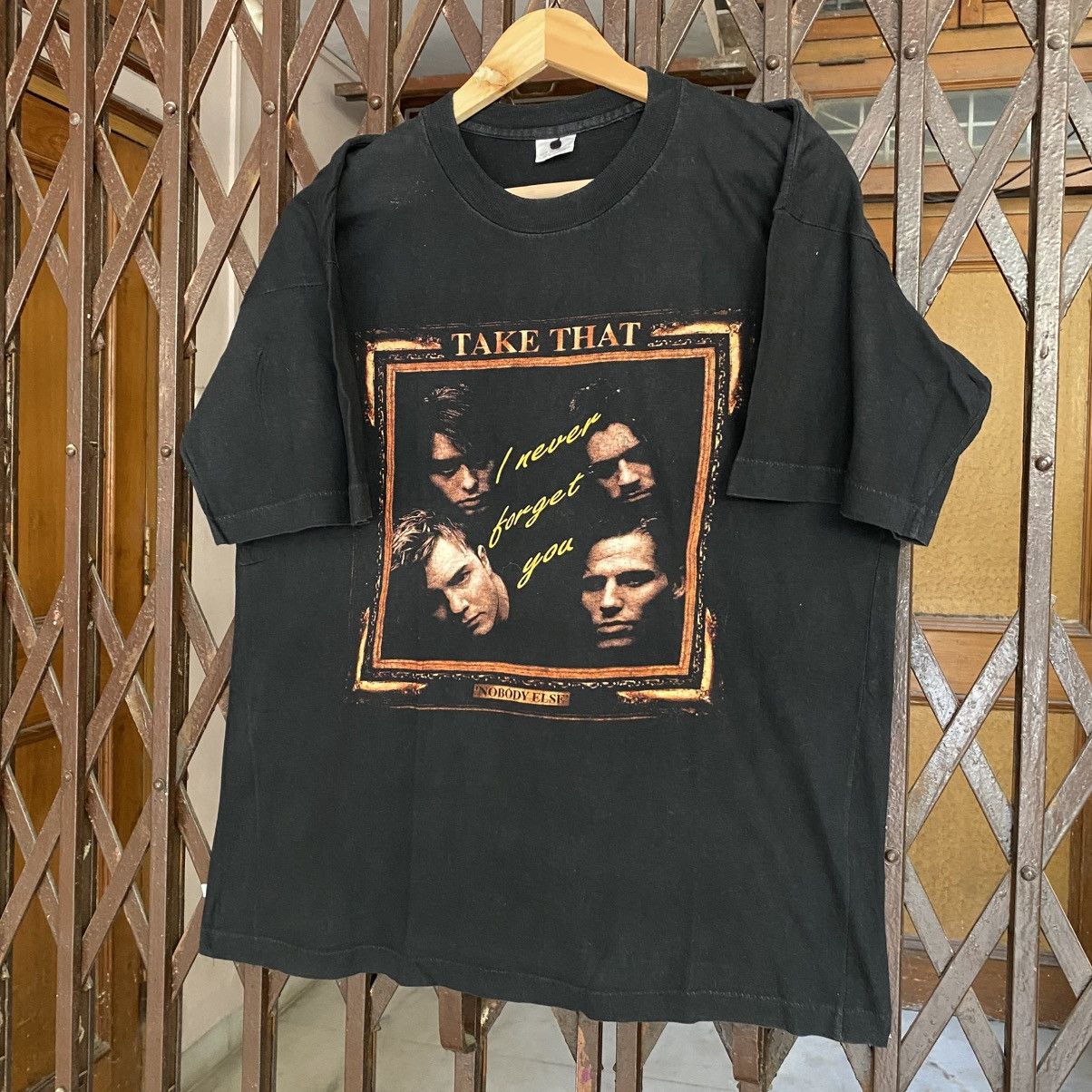 Band Tees Vintage 1995 Take That "Nobody Else" tour Tshirt Size US XL / EU 56 / 4 - 2 Thumbnail