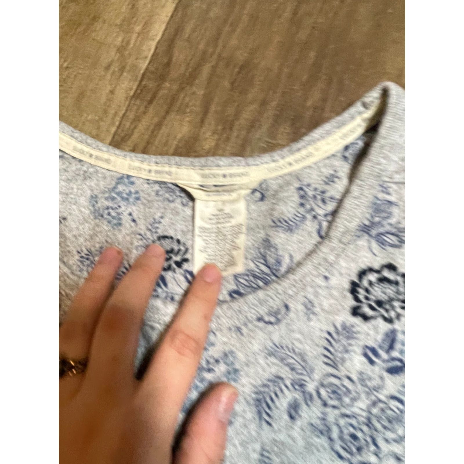 Lucky Brand Lucky Brand Top Shirt Womens M Gray Floral Pattern Short Sleeve Blouse Size M / US 6-8 / IT 42-44 - 4 Thumbnail