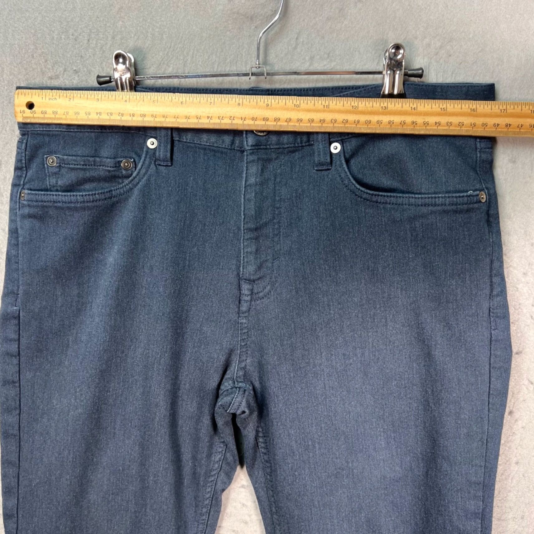Banana Republic Banana Republic Traveler Mens Size 32 Athletic Tapered Fit Jeans Blue Cotton Denim 5-Pocket Size US 32 / EU 48 - 6 Thumbnail