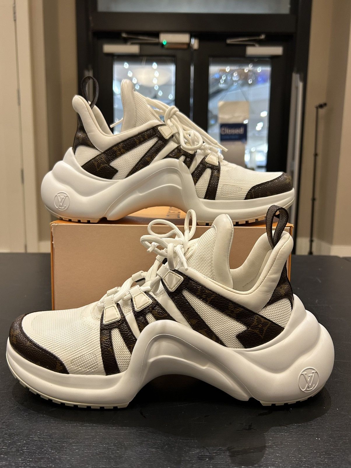 Louis Vuitton Louis Vuitton Archlight Sneakers - Brown Monogram/white Size US 9 / EU 42 - 1 Thumbnail