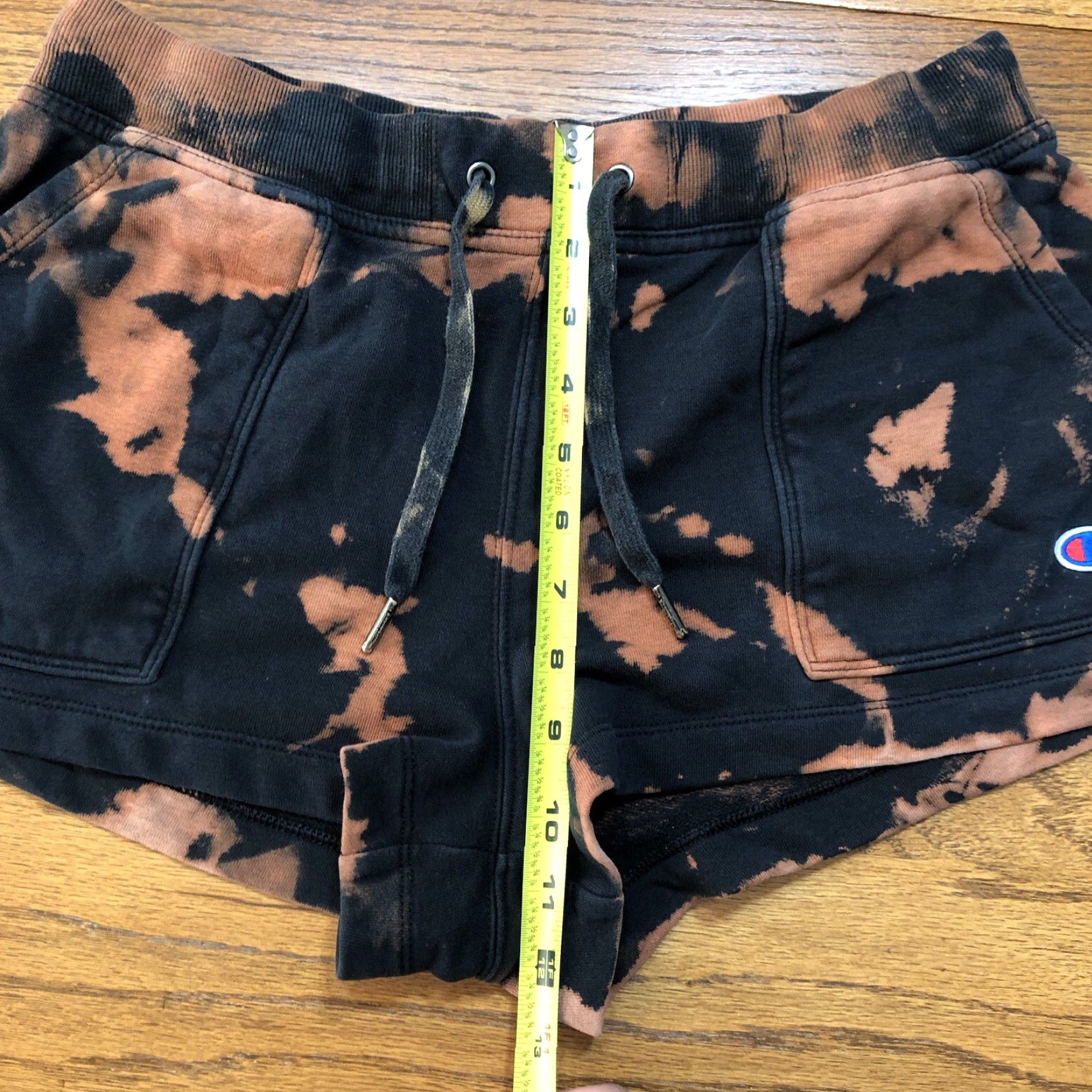 Champion Champion Shorts Womens M Elastic Waistband 2" Inseam Tie Dye Black Logo Athletic Activewear Shorts Womens M Black Tie Dye 2" Inseam Champion Size 32" / US 10 / IT 46 - 7 Thumbnail