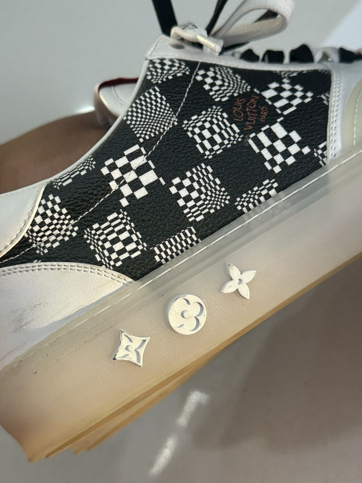 Louis Vuitton Louis Vuitton Ollie Sneaker (LV 7, fits like US8-9) Size US 9 / EU 42 - 9 Thumbnail