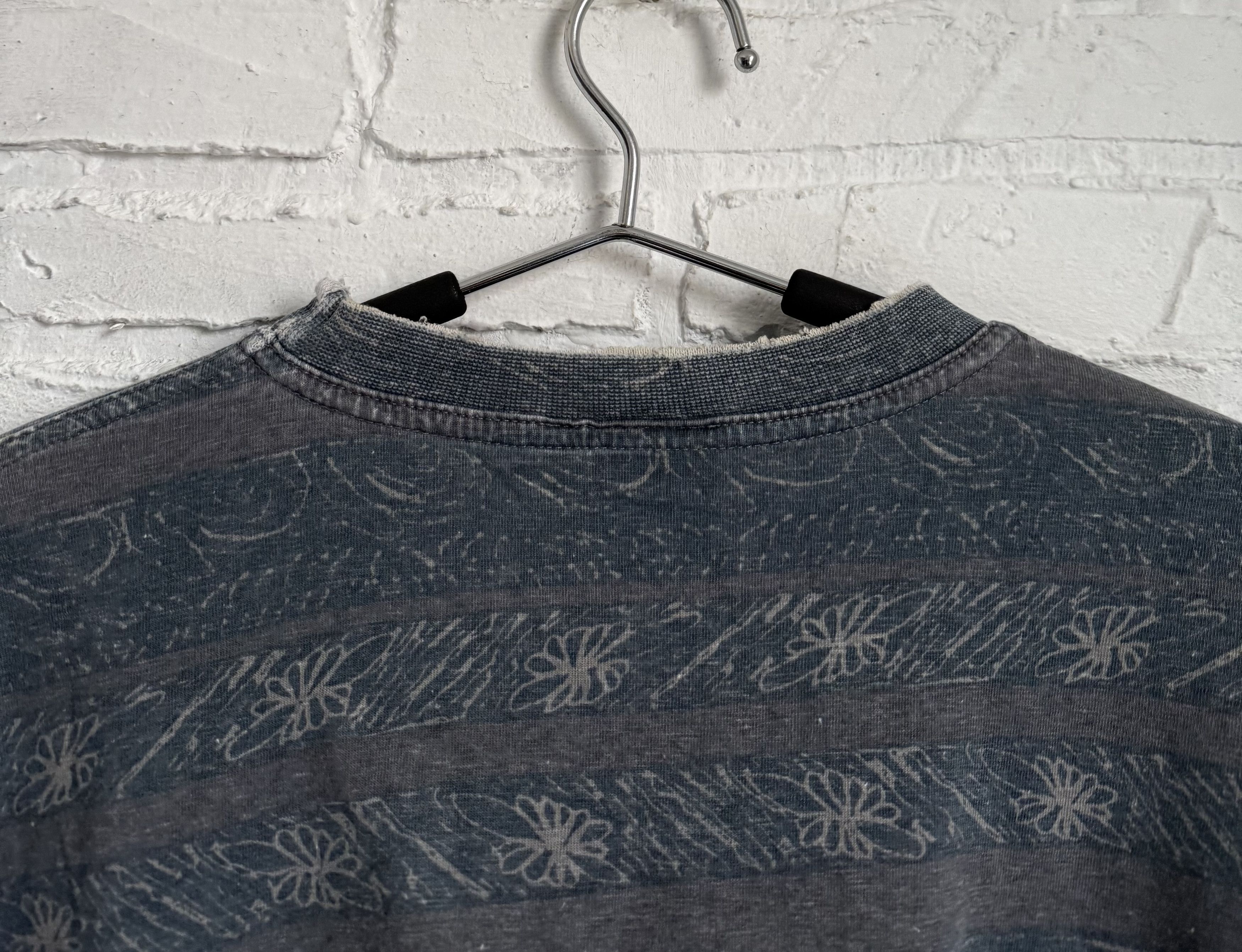 Quiksilver Vintage 90s Quiksilver abstraction distressed long sleeve Size US L / EU 52-54 / 3 - 10 Thumbnail