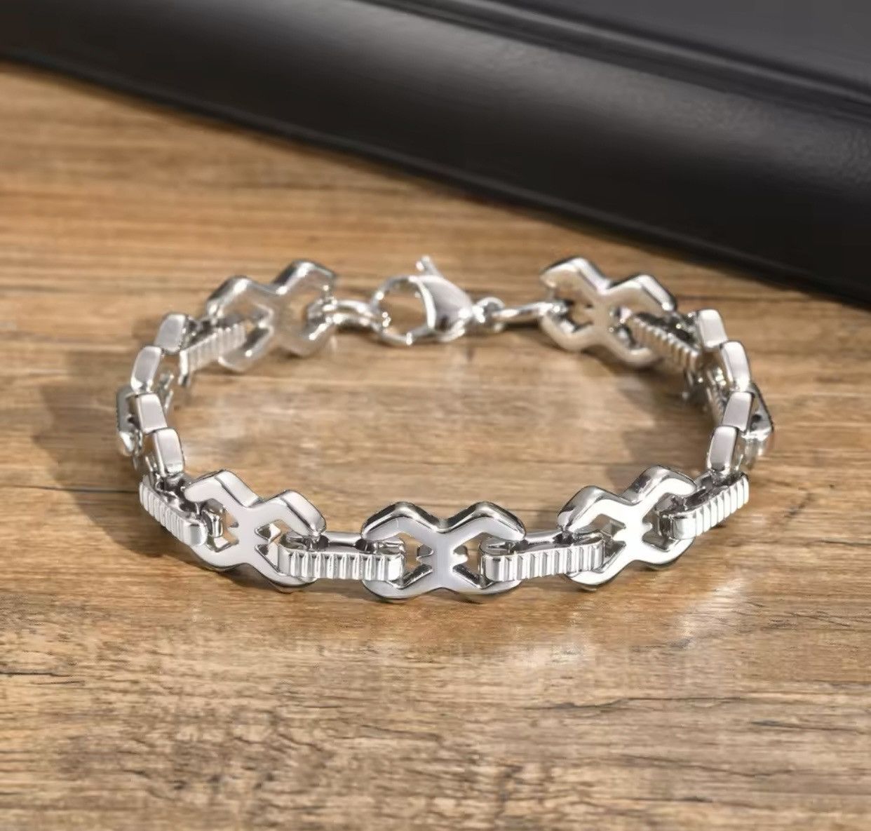 Jewelry Waterproof 8 Shape Chain Link Wristband Size ONE SIZE - 4 Thumbnail