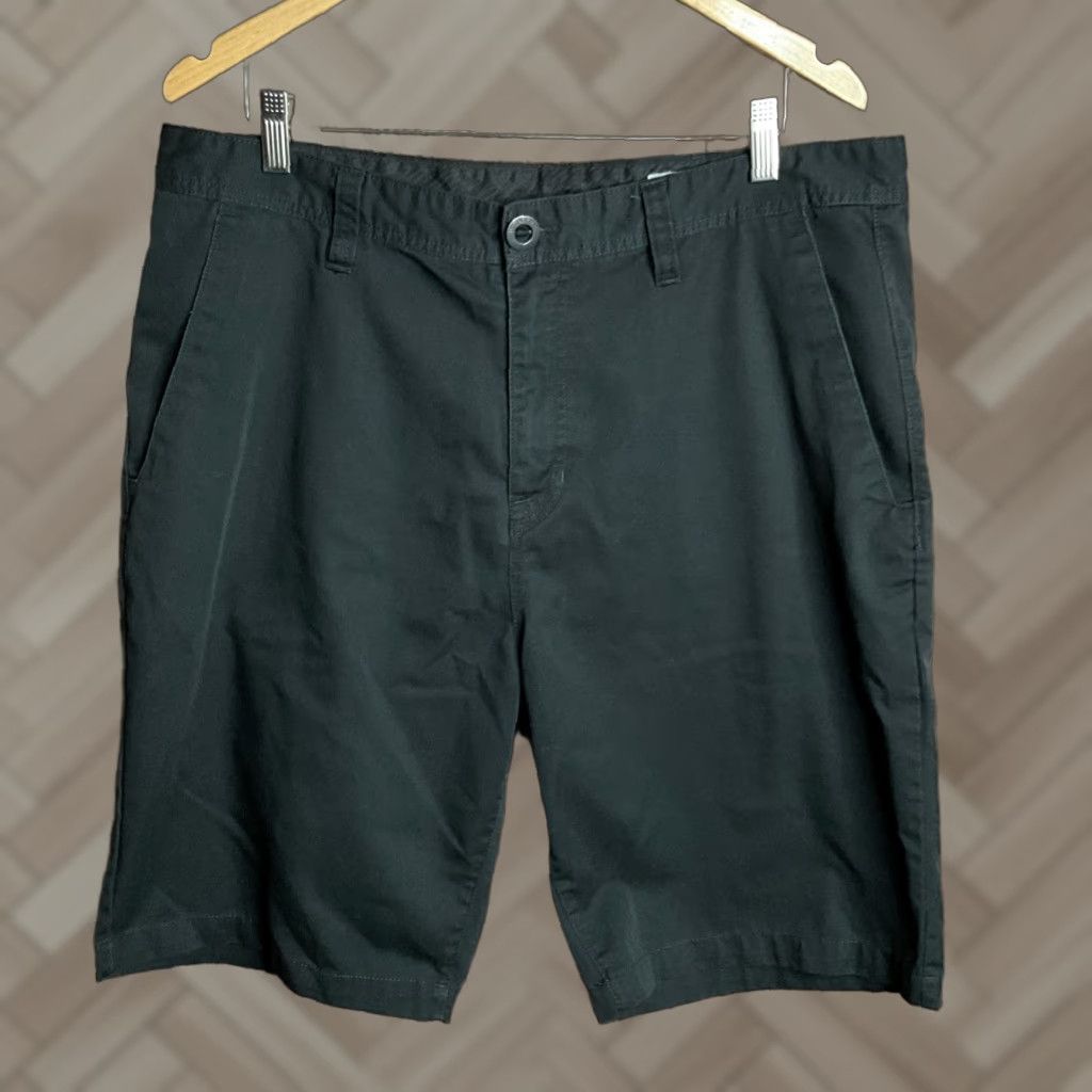 Volcom Volcom Men’s Chino Shorts Size 34 Black Flat Front Casual Shorts Size US 34 / EU 50 - 1 Thumbnail
