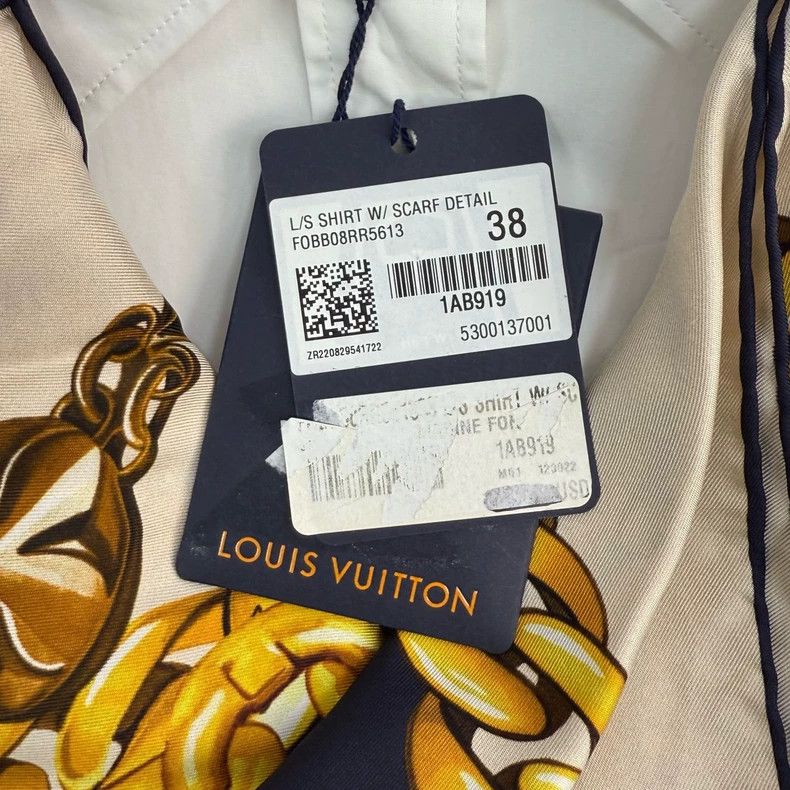 Louis Vuitton Louis Vuitton White embroidered logo scarf collar shirt 250 Size XS / US 0-2 / IT 36-38 - 9 Thumbnail
