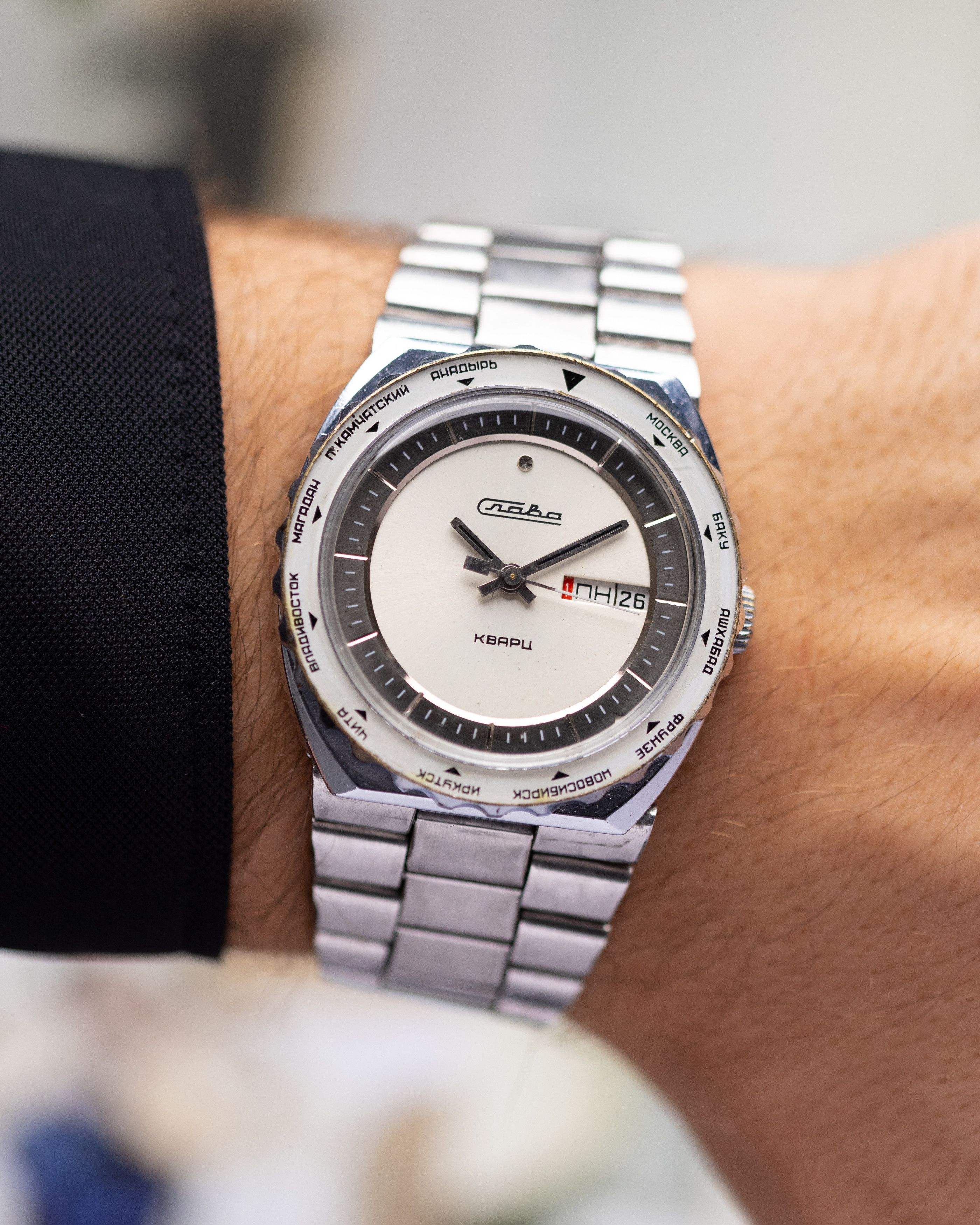 Other Slava Vintage Soviet Quartz Watch Day/date from 1980's Size 40 - 1 Thumbnail