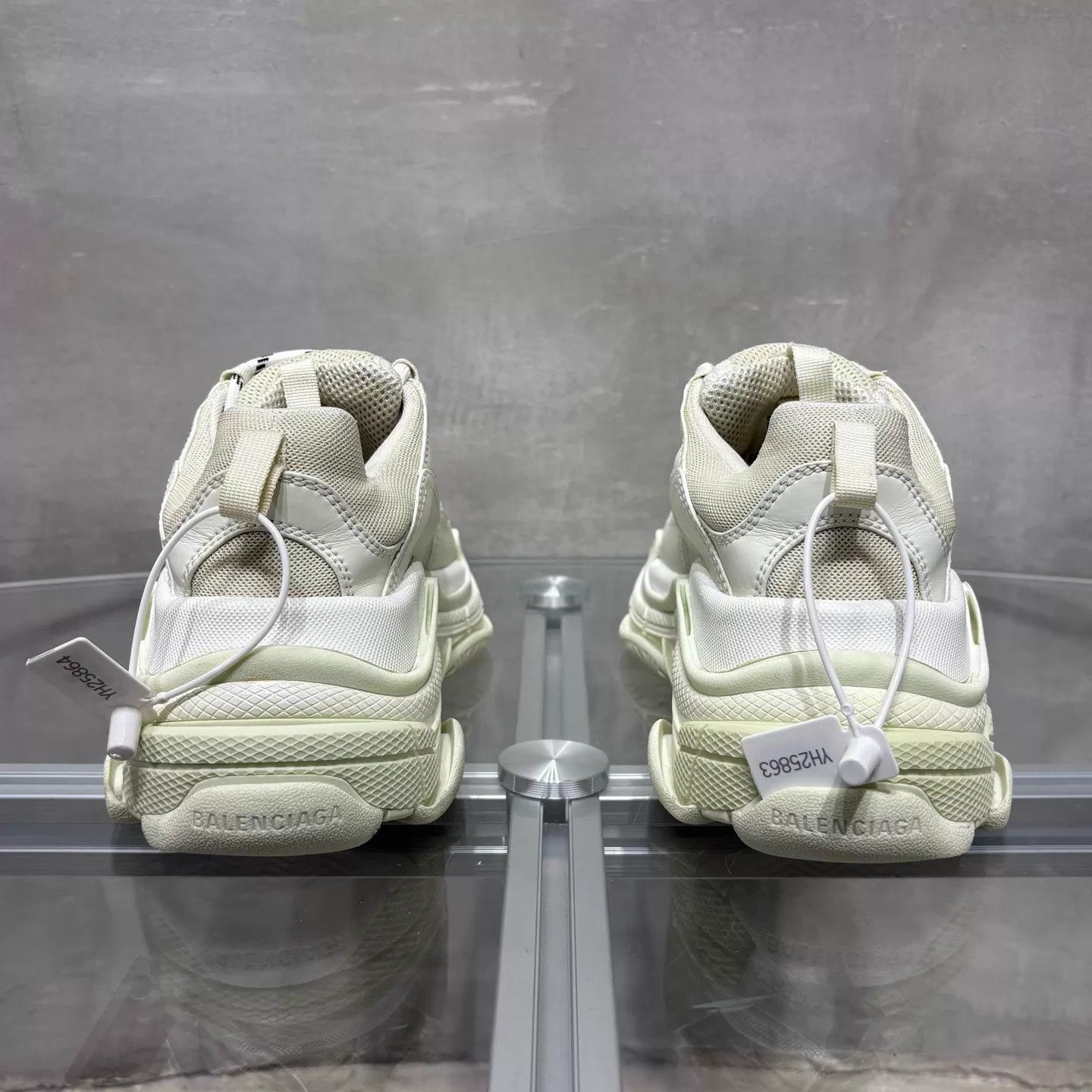 Balenciaga Balenciaga Triples Off-White Distressed 37 Sneaker Size US 6.5 / IT 36.5 - 6 Thumbnail
