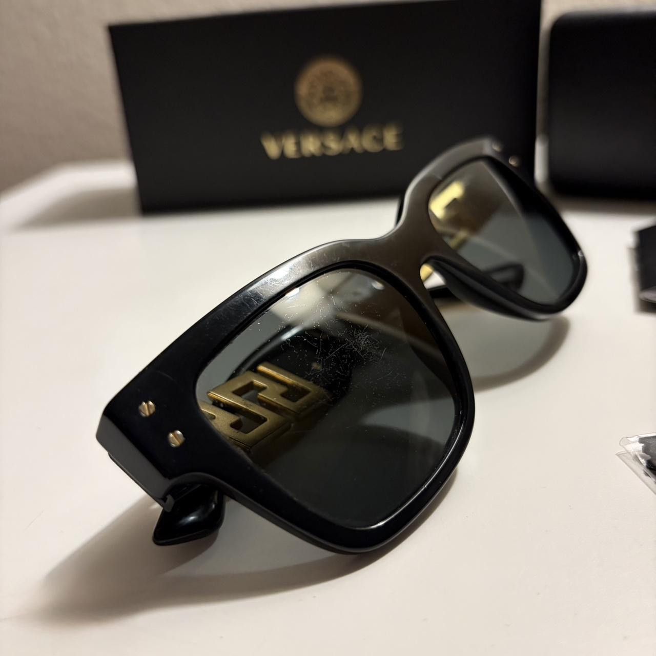 Versace versace vintage black and gold sunglasses VE4421 Size ONE SIZE - 7 Thumbnail