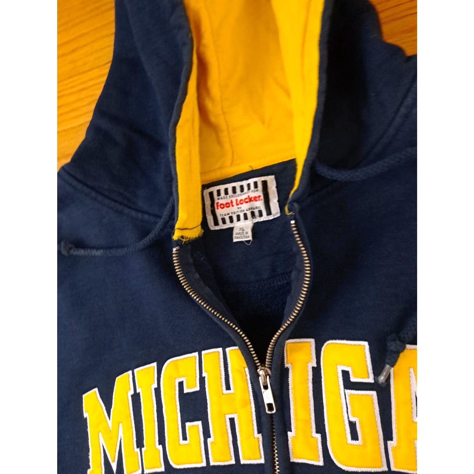 Vintage VINTAGE Foot Locker Michigan Wolverines Embroidered Cotton Zip Hooded Jacket Blue XL Unisex Adults Basketball 80s 90s Size US XL / EU 56 / 4 - 4 Thumbnail