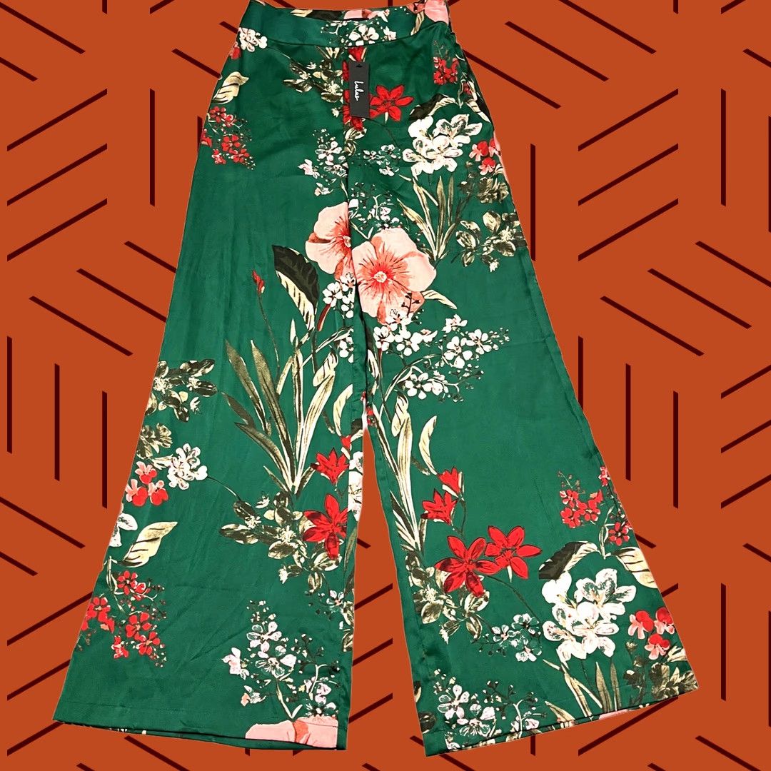Lulus Lulu's Pants Womens S Wide Leg Satin Green Floral Boho Travel Casual Vacation Wide Leg - Pants Womens S Green Floral Satin Wide Leg Lulus Size 28" / US 6 / IT 42 - 1 Thumbnail
