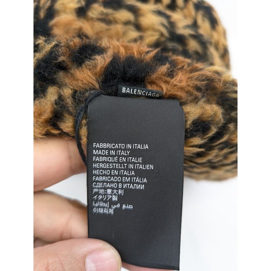 Balenciaga o1rshd1 Size: OS / Fake Fur Wire Scarf in Beige / Brown Size ONE SIZE - 12 Thumbnail