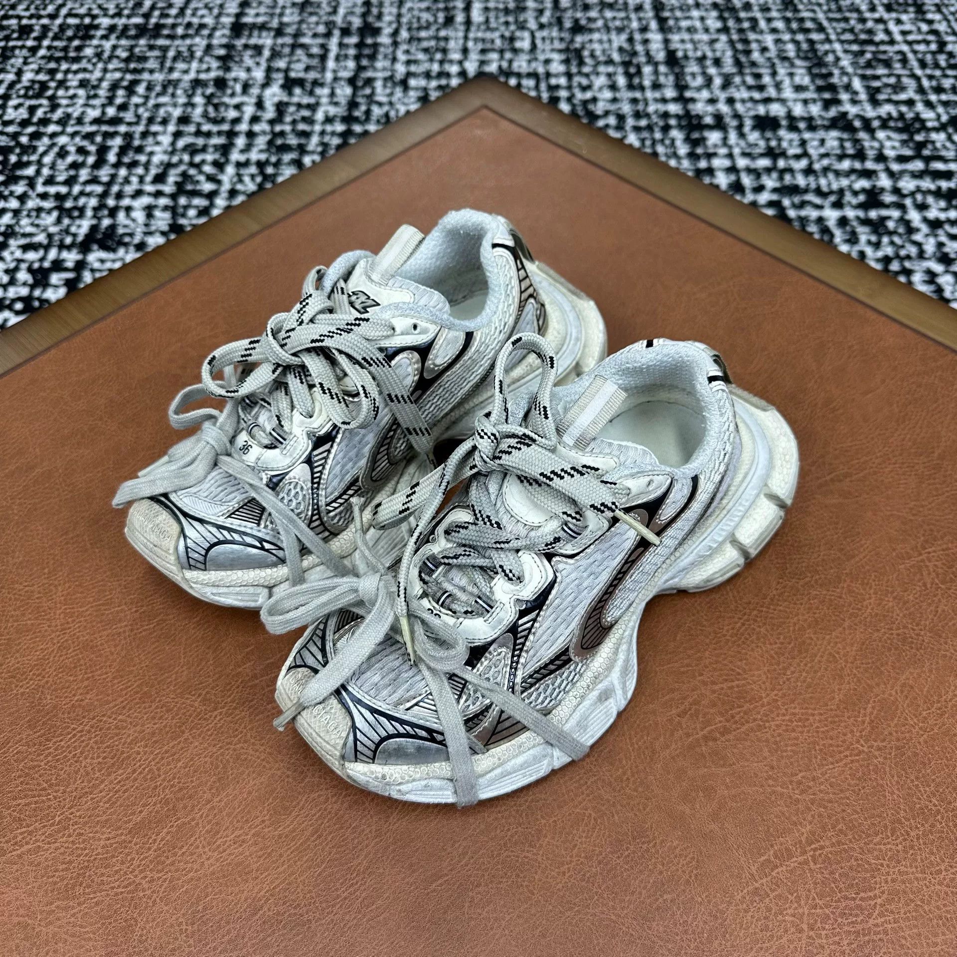 Balenciaga Balenciaga Leather Lowtop Sneakers it_36 Women Size US 6 / IT 36 - 1 Thumbnail