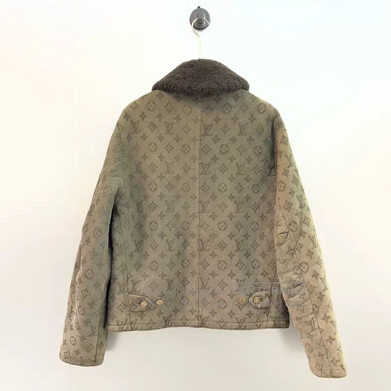 Louis Vuitton Louis Vuitton Old print embossed fur jacket Size US L / EU 52-54 / 3 - 2 Thumbnail