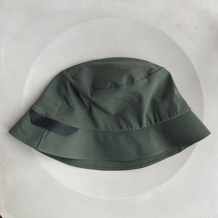 Kiko Kostadinov Affix stow bucket hat | Grailed