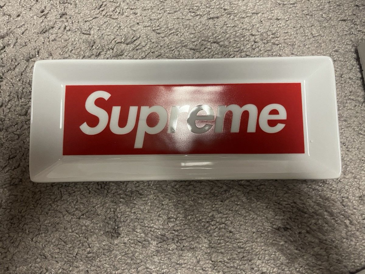 新品14FW Supreme Red Box Logo ashtray tray FW14 Supreme red box logo white ceramic tray ashtray DAMAGED