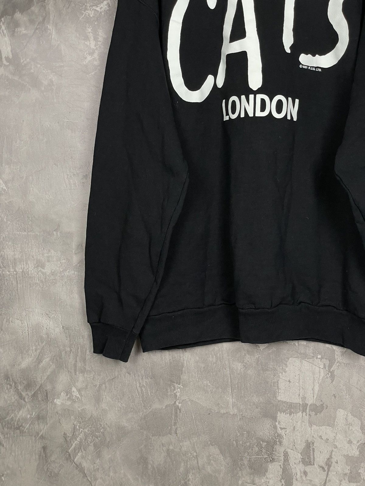 Band Tees × Vintage Cats London opera 80’s 1981 Avant Garde Cutie Sweatshirt Size US XL / EU 56 / 4 - 5 Thumbnail
