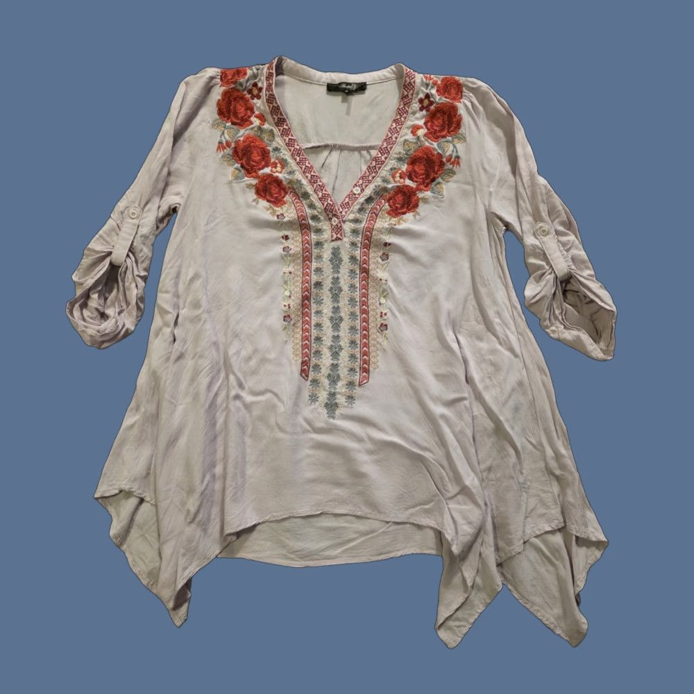 Vintage Andree By UNIT Embroidered Tunic Top 3/4 Sleeve Floral Boho Lavender Women S Tunic Blouse Purple V-Neck Relaxed Fit Casual Workwear Size S / US 4 / IT 40 - 1 Thumbnail