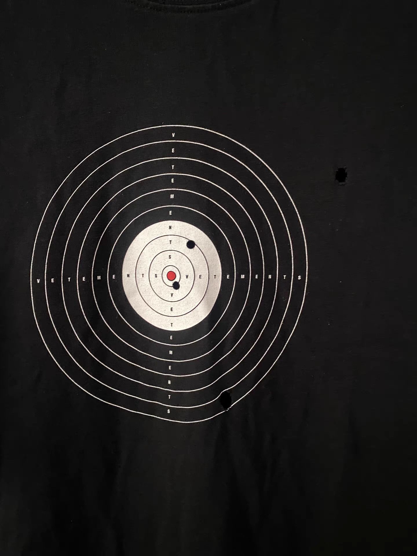 Vetements Vetements 19ss Bullseye Bullet Hole T-shirt Size US S / EU 44-46 / 1 - 4 Thumbnail