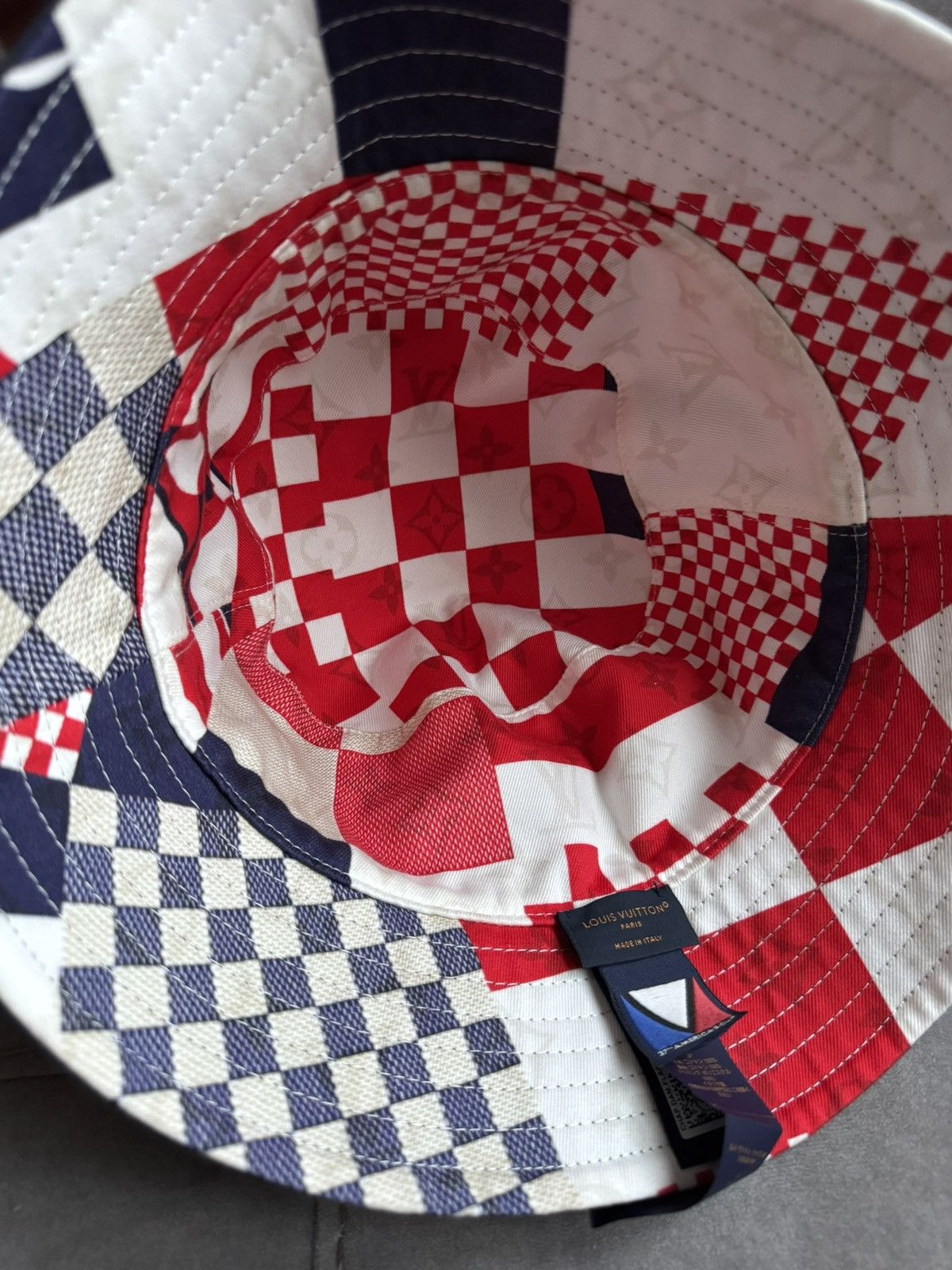 Louis Vuitton LOUIS VUITTON reversible bucket hat study description photos Size ONE SIZE - 3 Thumbnail