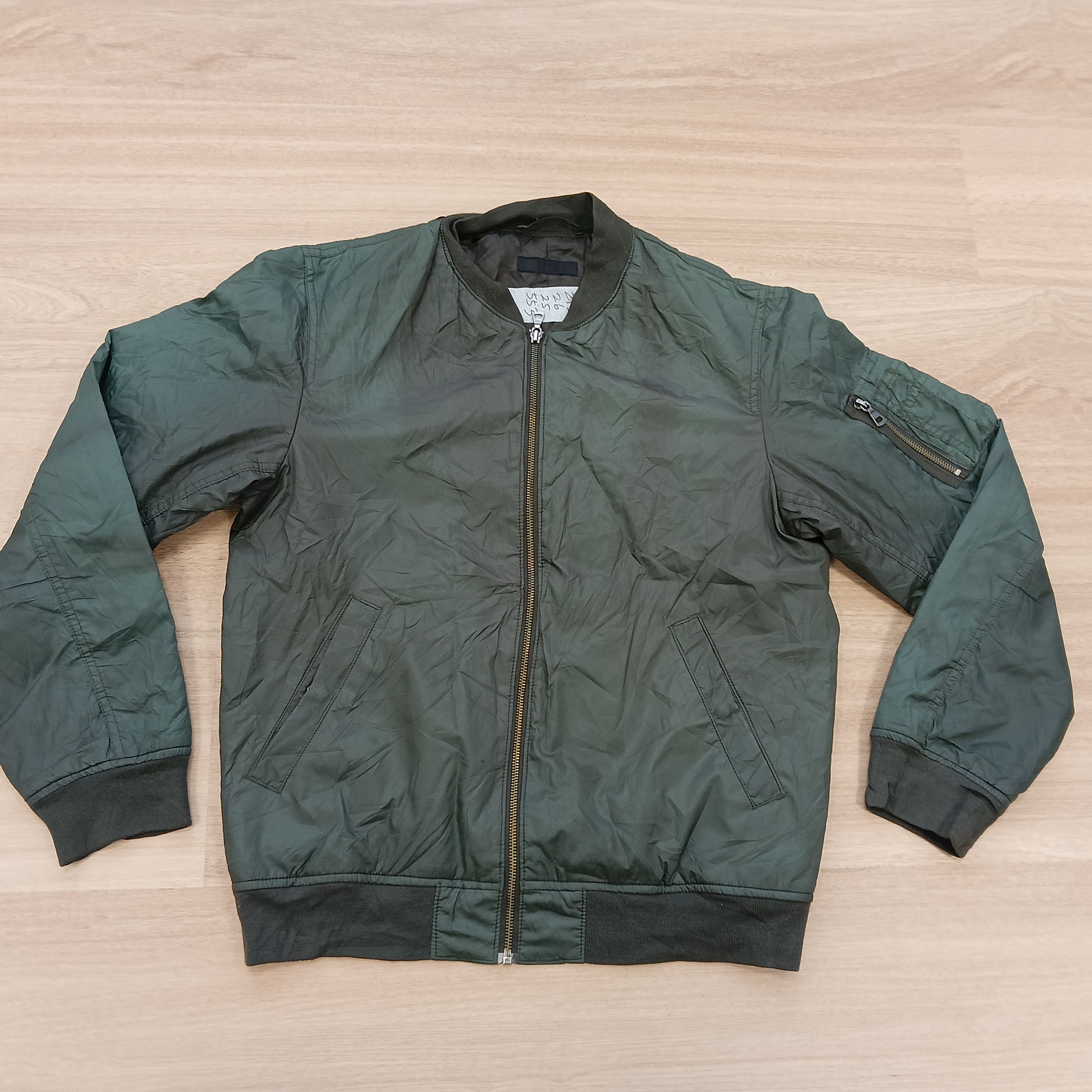 Uniqlo UNIQLO SWEATER BOMBER JACKET STYLE L Size US L / EU 52-54 / 3 - 1 Thumbnail