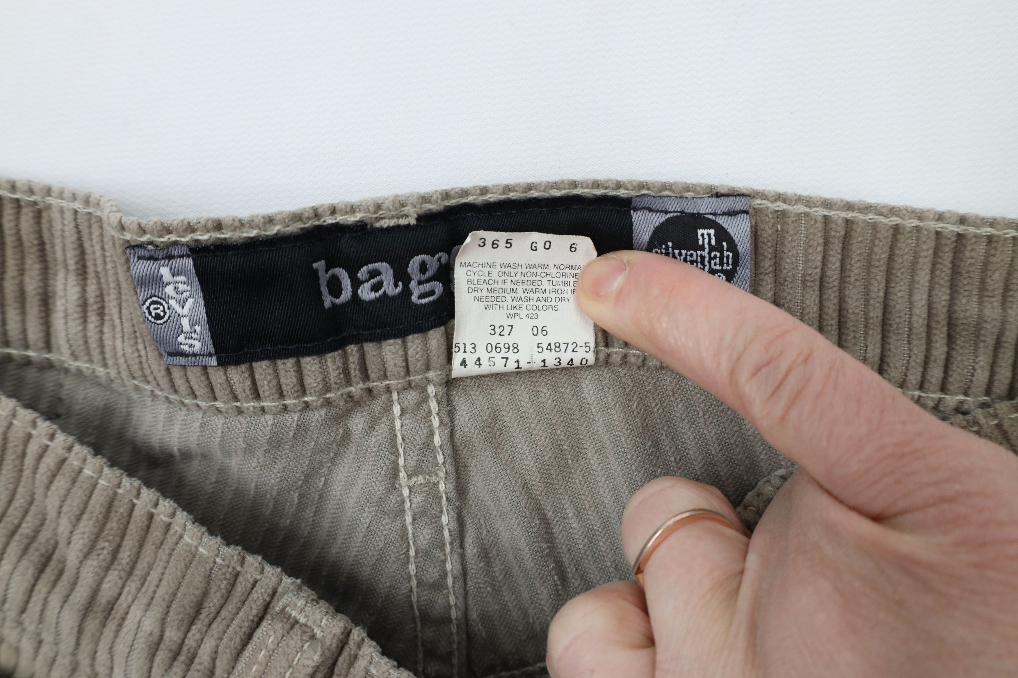 Levi's × Vintage Vintage 90s Levis SilverTab Wide Leg Corduroy Pants USA Size US 32 / EU 48 - 9 Thumbnail