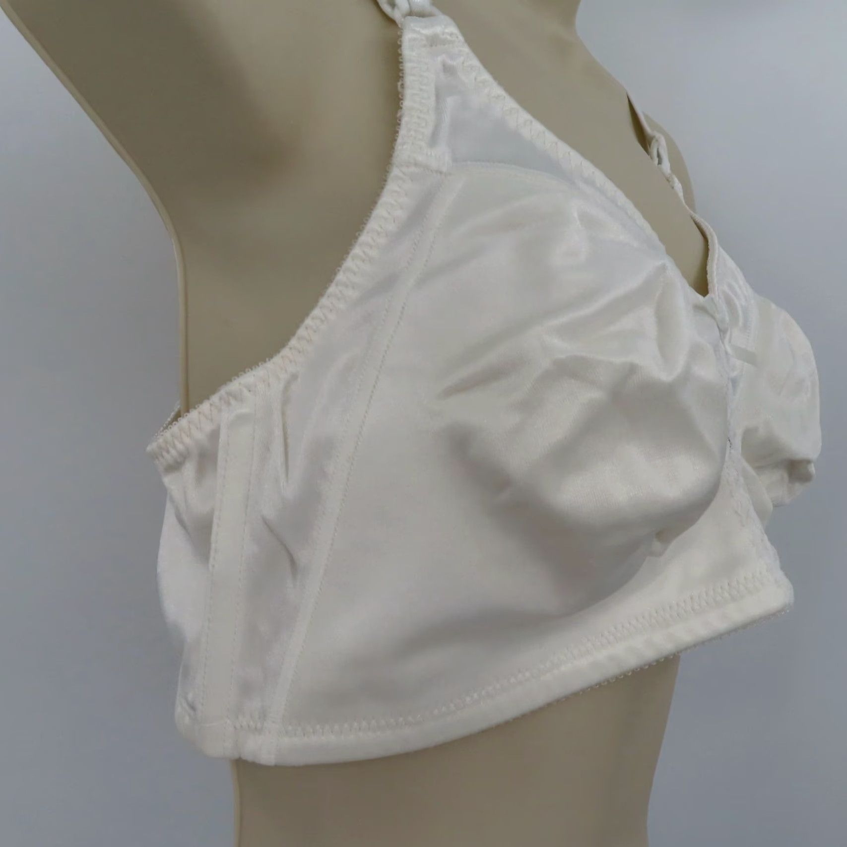 Vintage Bali 40D Double Support Wire Free Wireless Bra 3820 Solid White Bow Wide Straps Size ONE SIZE - 2 Thumbnail