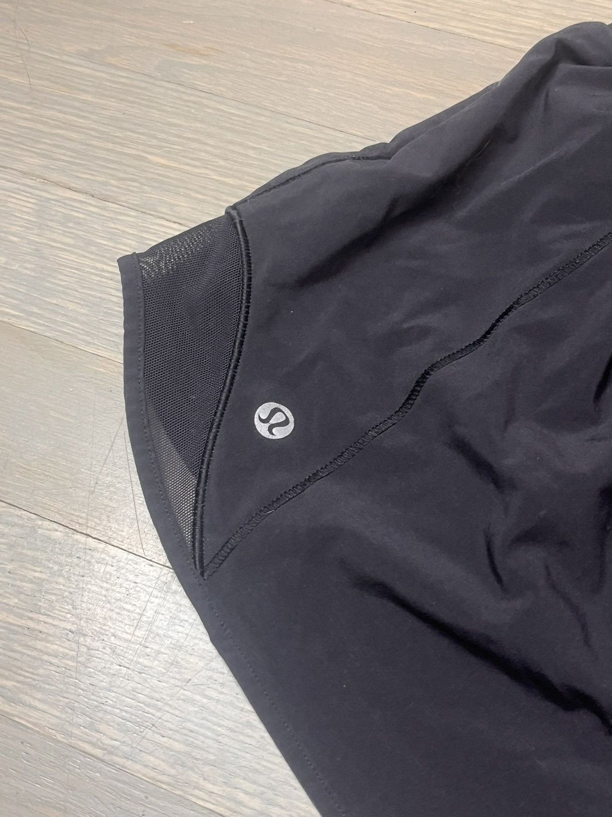 Lululemon Lululemon women’s short shorts. Size 28" / US 6 / IT 42 - 2 Thumbnail