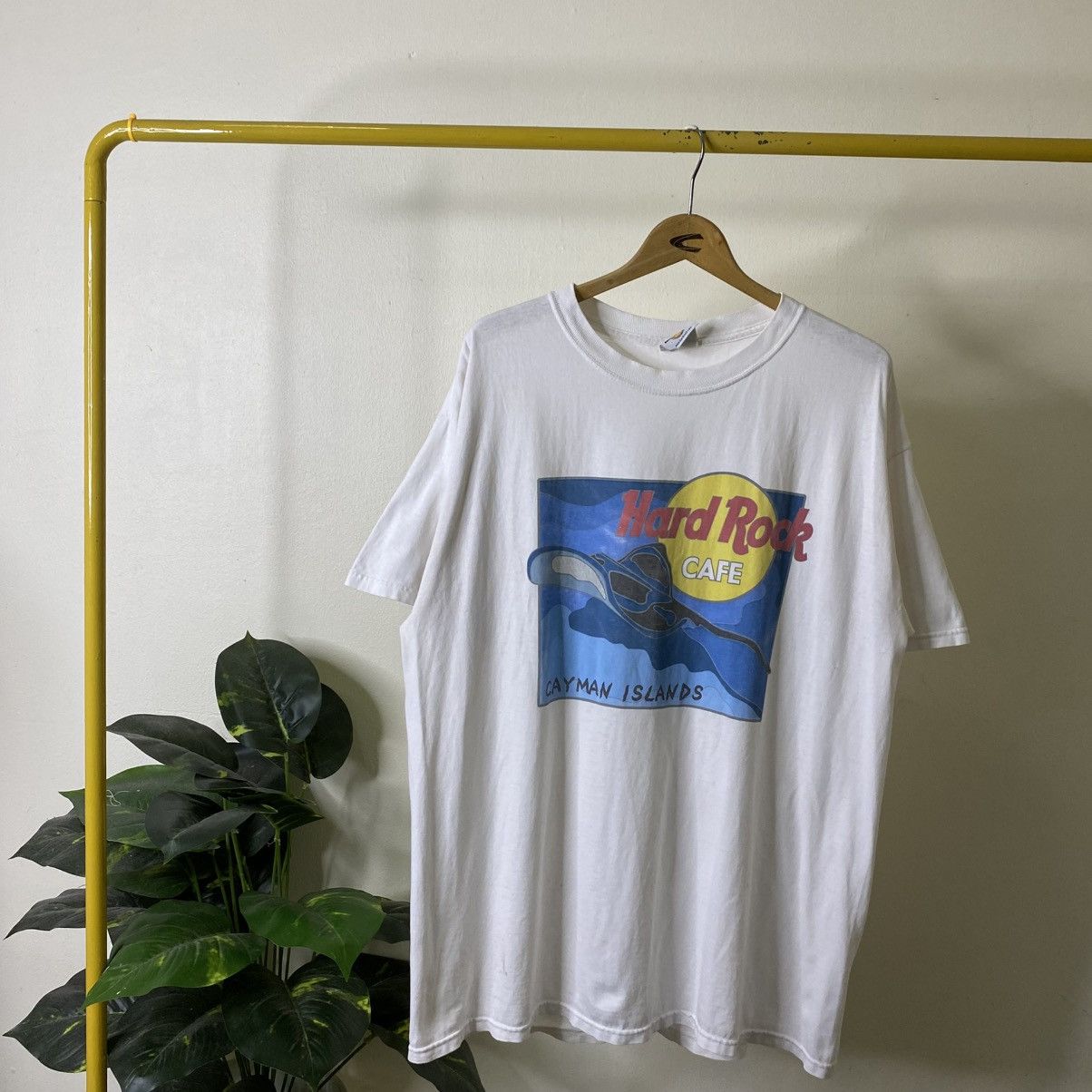 Hard Rock Cafe Vintage 1990s HRC Cayman Islands T Shirt Size US XL / EU 56 / 4 - 1 Thumbnail