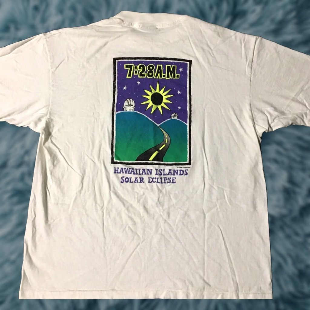 Vintage VINTAGE Hawaii Surf Shop Shirt XL USA Beach 90s Solar Eclipse Single Stitch White Mens T-Shirt Size US XL / EU 56 / 4 - 1 Thumbnail