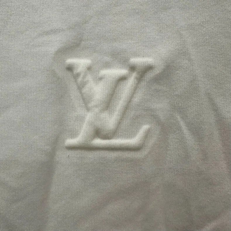 Louis Vuitton Louis Vuitton Embossed Logo Sweatshirt XL. Size US XL / EU 56 / 4 - 4 Thumbnail