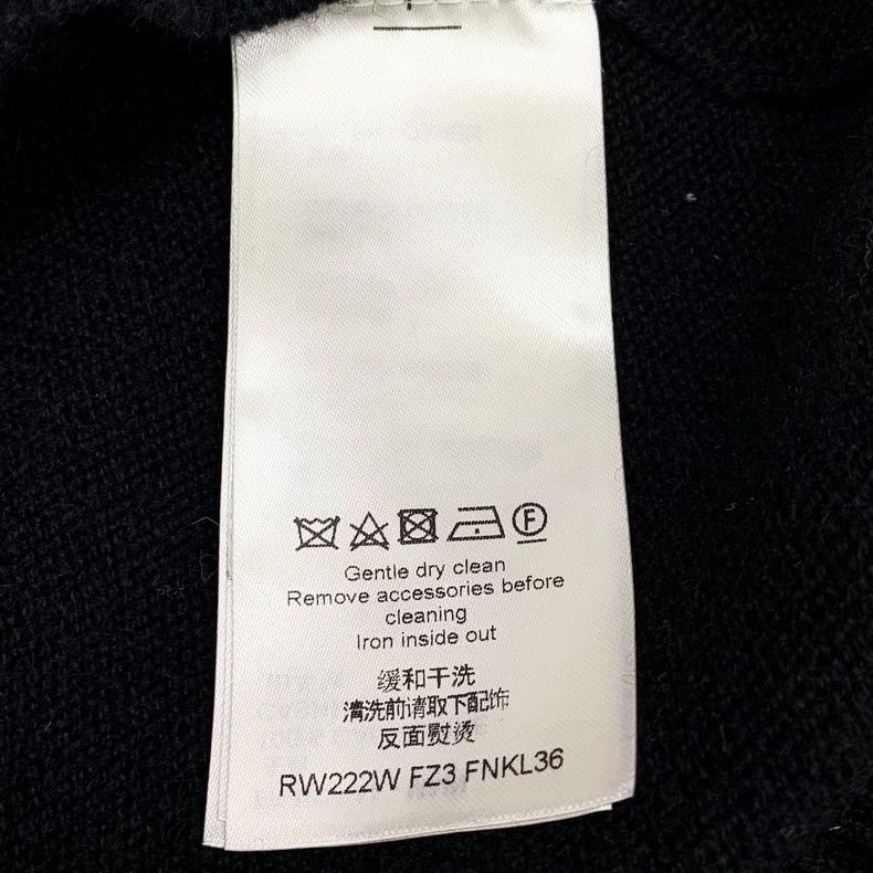 Louis Vuitton Louis Vuitton 22 Black Logo Embroidered Chain Cashmere Cre Size M / US 6-8 / IT 42-44 - 7 Thumbnail