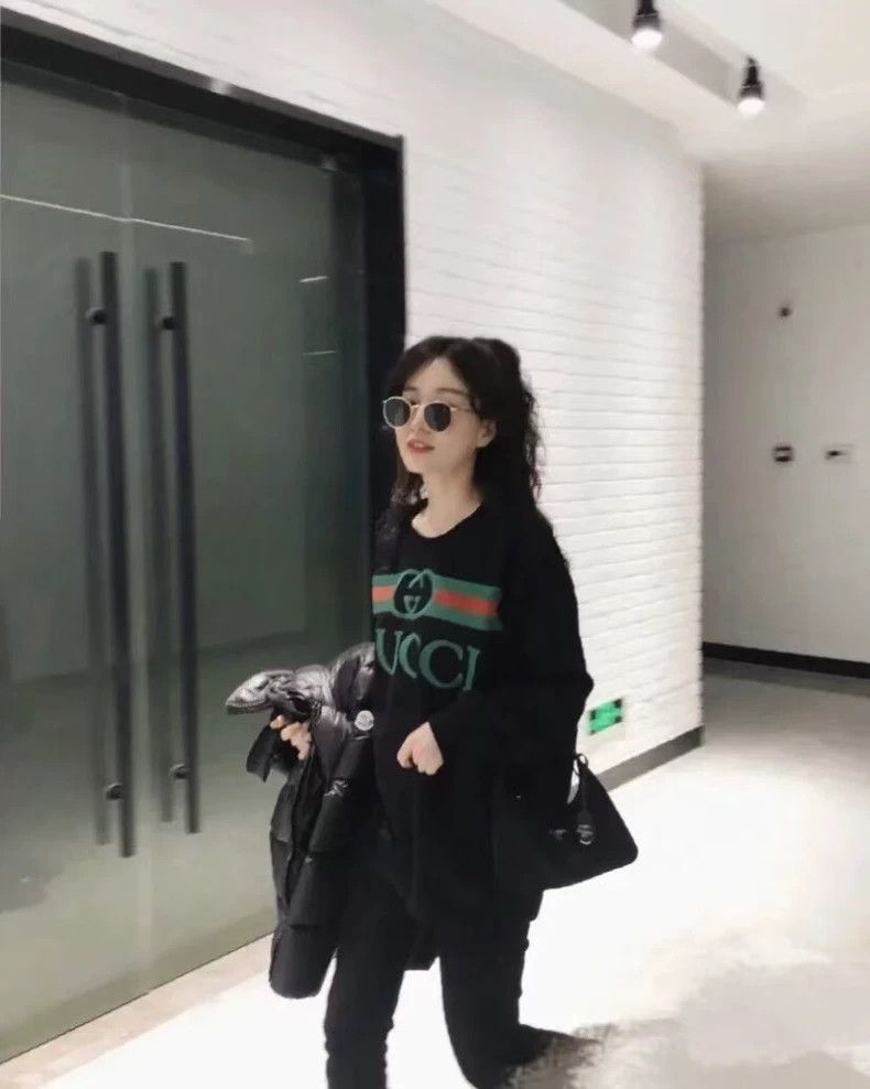Gucci Gucci Black logo printed cotton round-neck long-sleeved swe Size US M / EU 48-50 / 2 - 9 Thumbnail